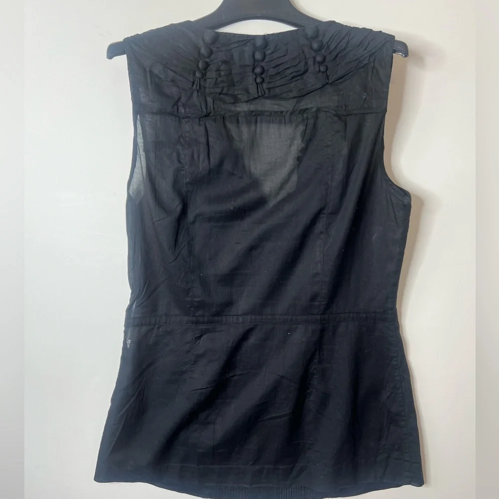 TORY BURCH NAVY BLUE SCALLOPED COVERBUTTONS‎ SLEEVELESS BLOUSE SIZE 10